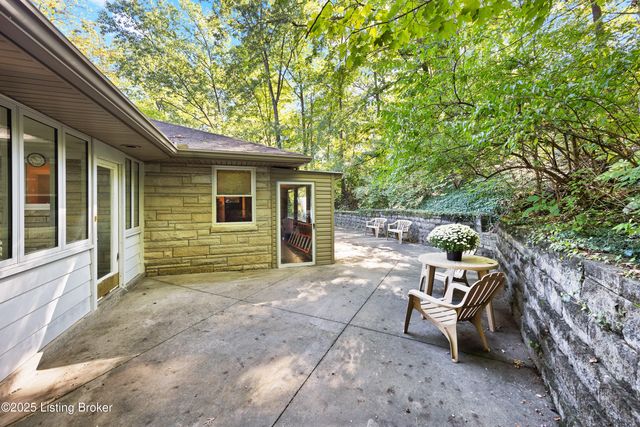 322 Kenwood Hill Rd, Louisville, KY 40214