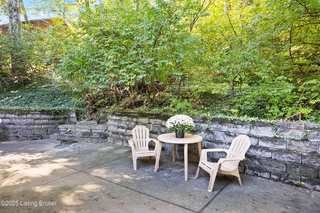 322 Kenwood Hill Rd, Louisville, KY 40214