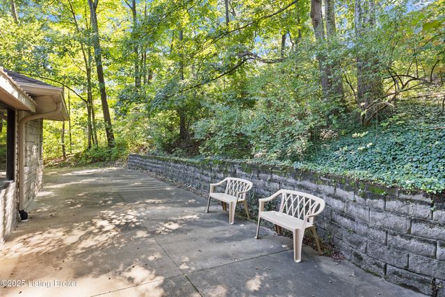 322 Kenwood Hill Rd, Louisville, KY 40214