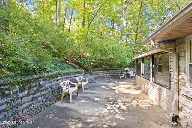 322 Kenwood Hill Rd, Louisville, KY 40214