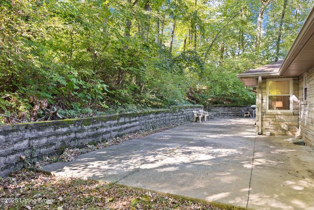 322 Kenwood Hill Rd, Louisville, KY 40214