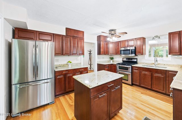 322 Kenwood Hill Rd, Louisville, KY 40214