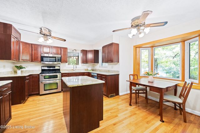 322 Kenwood Hill Rd, Louisville, KY 40214