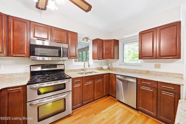 322 Kenwood Hill Rd, Louisville, KY 40214