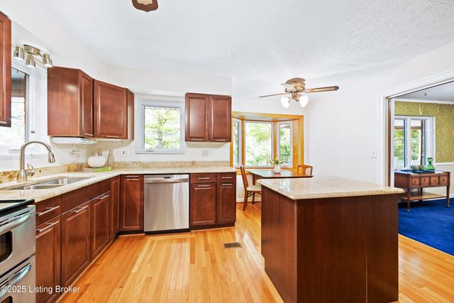 322 Kenwood Hill Rd, Louisville, KY 40214