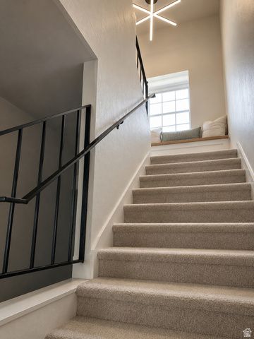 696 E WILLIAMSBURG PARK CIR, Sandy, UT 84070