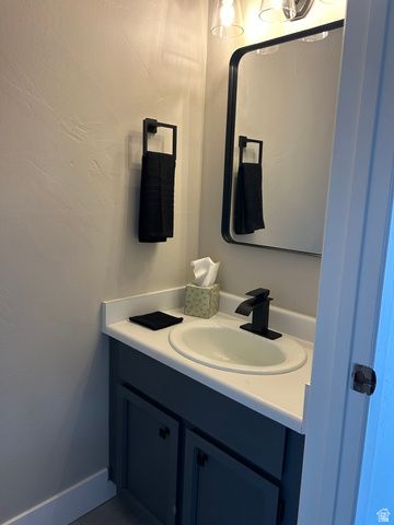 696 E WILLIAMSBURG PARK CIR, Sandy, UT 84070