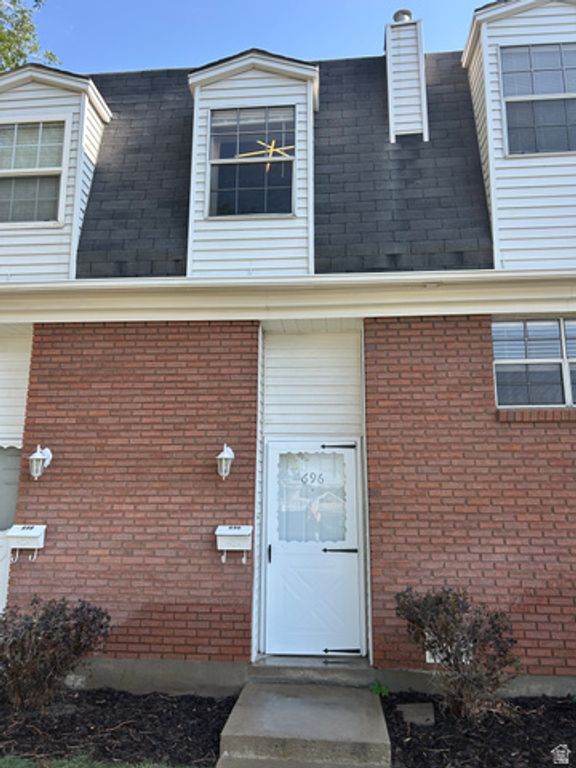 696 E WILLIAMSBURG PARK CIR, Sandy, UT 84070