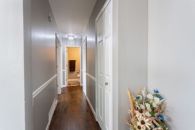 2208 Hiawatha Parkway, Woodridge, IL 60517