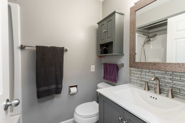 2208 Hiawatha Parkway, Woodridge, IL 60517