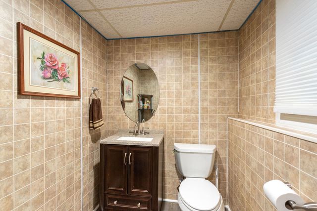 2208 Hiawatha Parkway, Woodridge, IL 60517