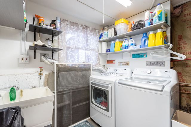 2208 Hiawatha Parkway, Woodridge, IL 60517