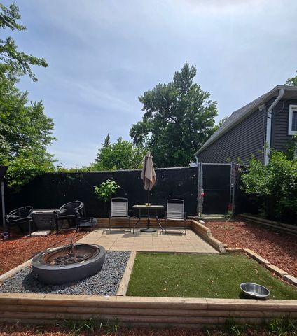 2208 Hiawatha Parkway, Woodridge, IL 60517