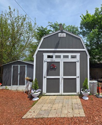 2208 Hiawatha Parkway, Woodridge, IL 60517