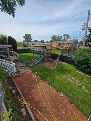 2208 Hiawatha Parkway, Woodridge, IL 60517