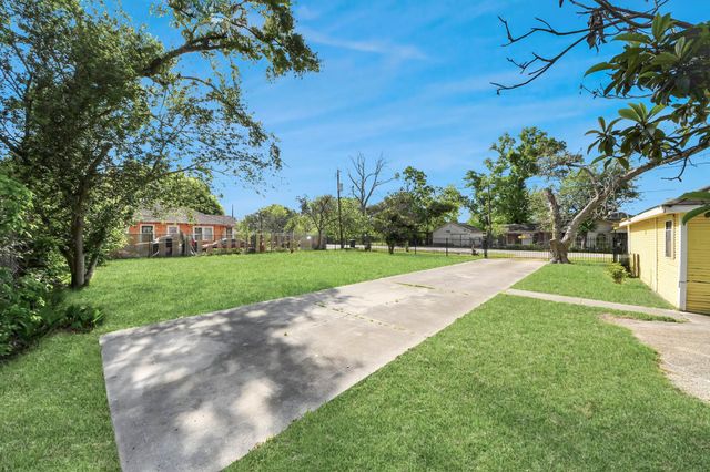 7302 Schneider Street, Houston, TX 77093