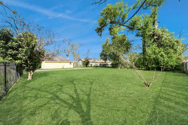 7302 Schneider Street, Houston, TX 77093