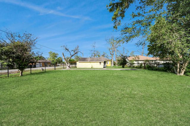 7302 Schneider Street, Houston, TX 77093