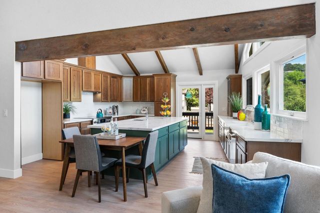 18209 Wildflower Dr, Penn Valley, CA 95946