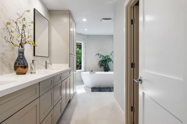 18209 Wildflower Dr, Penn Valley, CA 95946