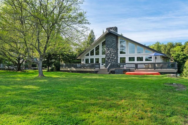 18209 Wildflower Dr, Penn Valley, CA 95946