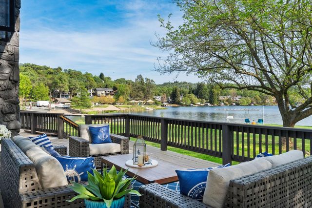 18209 Wildflower Dr, Penn Valley, CA 95946