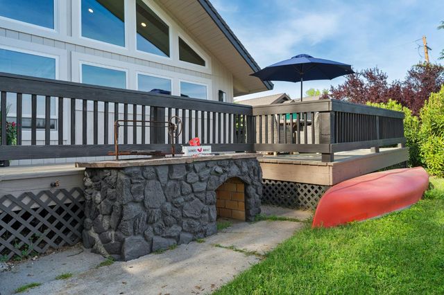 18209 Wildflower Dr, Penn Valley, CA 95946