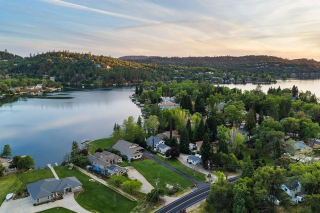 18209 Wildflower Dr, Penn Valley, CA 95946