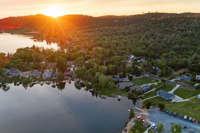 18209 Wildflower Dr, Penn Valley, CA 95946