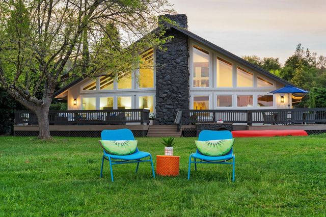 18209 Wildflower Dr, Penn Valley, CA 95946