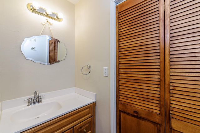 21 N CR 235, Gonzales, TX 78629