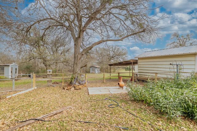 21 N CR 235, Gonzales, TX 78629