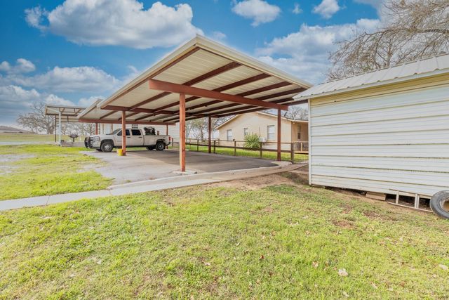 21 N CR 235, Gonzales, TX 78629