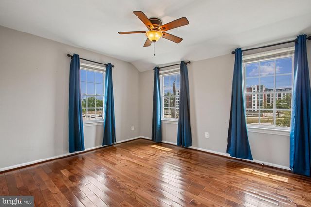 5812 N N KINGS HWY, Alexandria, VA 22303