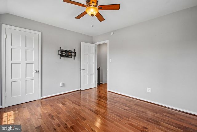 5812 N N KINGS HWY, Alexandria, VA 22303