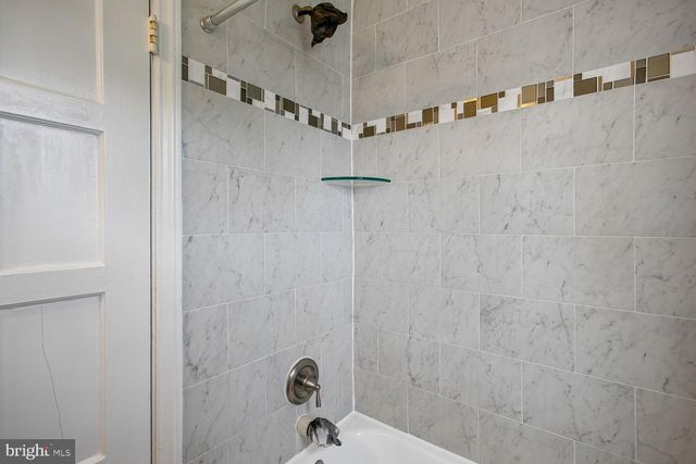 5812 N N KINGS HWY, Alexandria, VA 22303