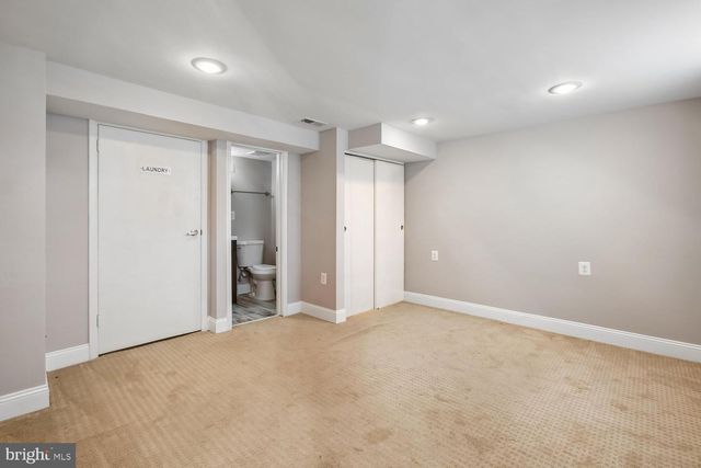 5812 N N KINGS HWY, Alexandria, VA 22303