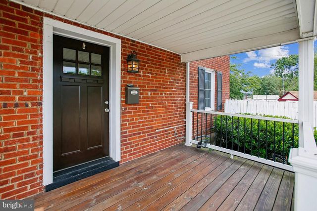 5812 N N KINGS HWY, Alexandria, VA 22303