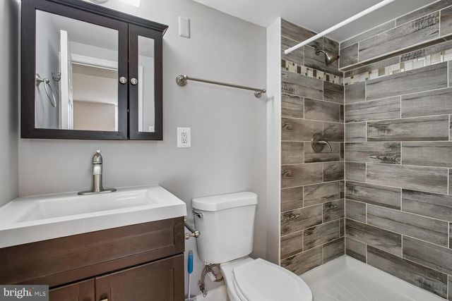 5812 N N KINGS HWY, Alexandria, VA 22303