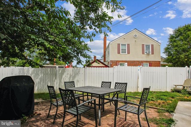5812 N N KINGS HWY, Alexandria, VA 22303