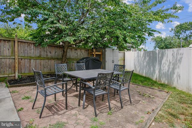 5812 N N KINGS HWY, Alexandria, VA 22303