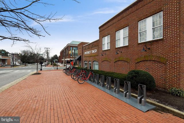 5812 N N KINGS HWY, Alexandria, VA 22303