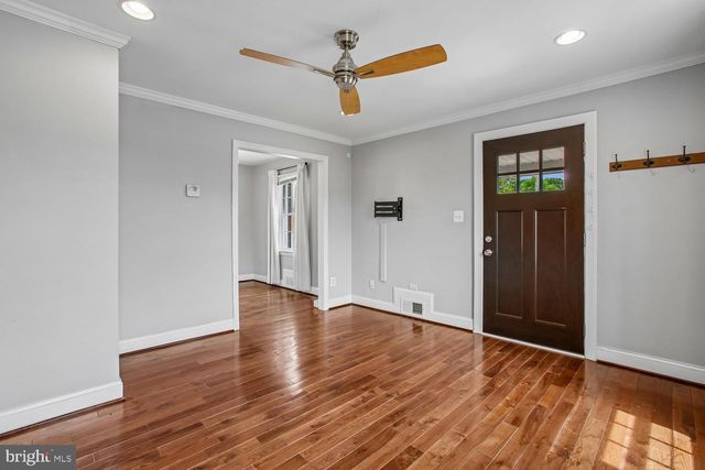 5812 N N KINGS HWY, Alexandria, VA 22303