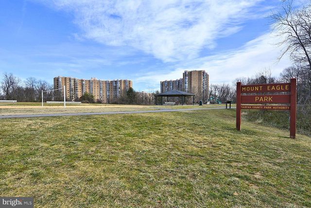 5812 N N KINGS HWY, Alexandria, VA 22303