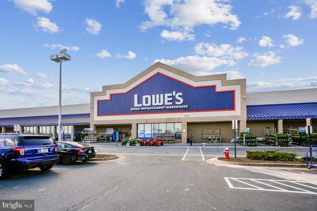 5812 N N KINGS HWY, Alexandria, VA 22303