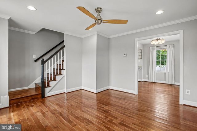 5812 N N KINGS HWY, Alexandria, VA 22303