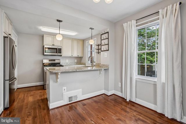 5812 N N KINGS HWY, Alexandria, VA 22303