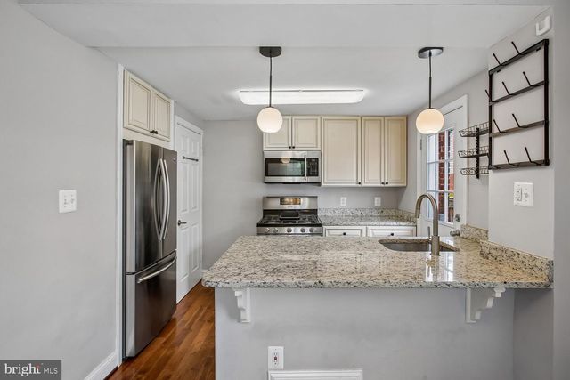 5812 N N KINGS HWY, Alexandria, VA 22303