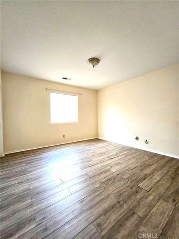 45521 13, Lancaster, CA 93534
