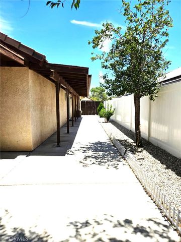 45521 13, Lancaster, CA 93534